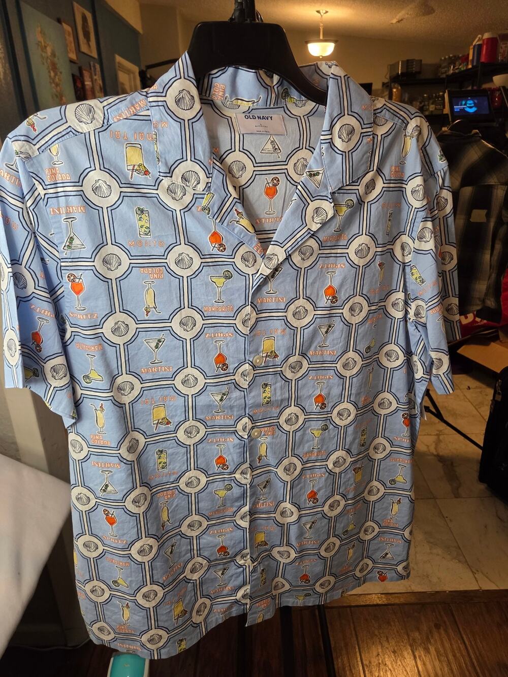 Old Navy Men's Blue Novelty Tropical Drink Tile Print Camp Shirt NWT - Size L